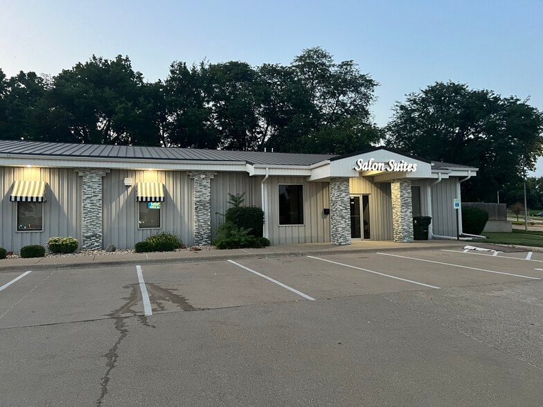 1301 W 1st Ave, Sioux City, IA à louer - Photo de l’immeuble – Image 1 sur 5