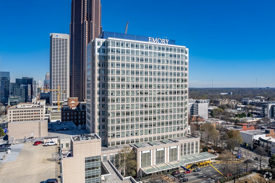 550 Peachtree St NE, Atlanta, GA à louer - Photo de l’immeuble – Image 3 sur 6