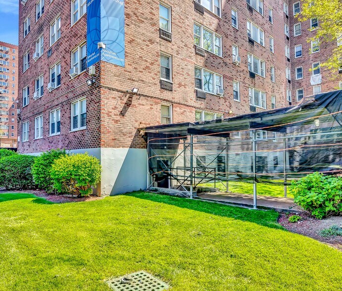 630 Lenox Ave, New York, NY à louer - Photo principale – Image 1 sur 3