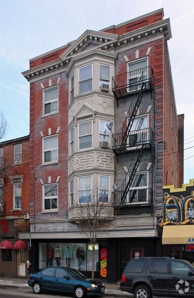 222-224 W McMillan St, Cincinnati, OH à louer - Photo principale – Image 2 sur 9