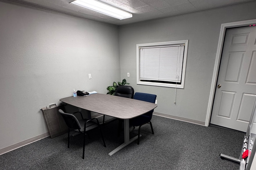 8527 W Monroe Rd, Houston, TX à vendre - Photo intérieure – Image 2 sur 4