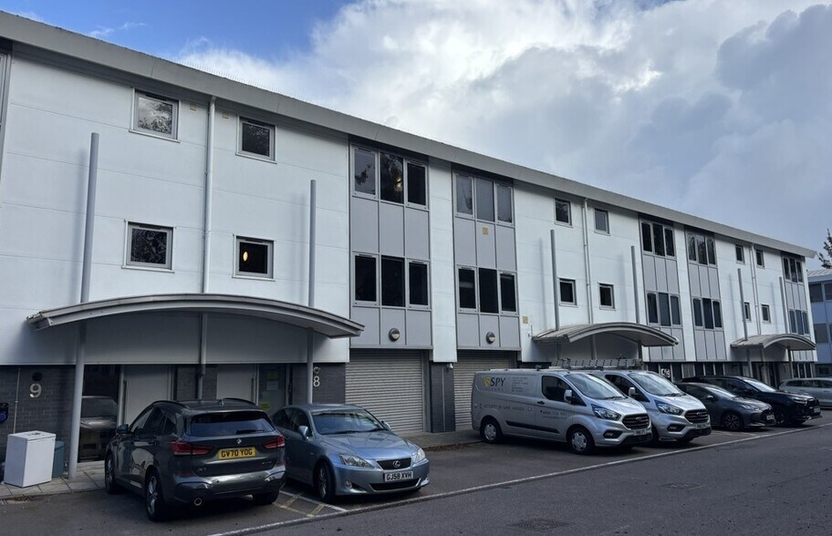 English Clos, Hove à vendre - Photo de l’immeuble – Image 1 sur 7