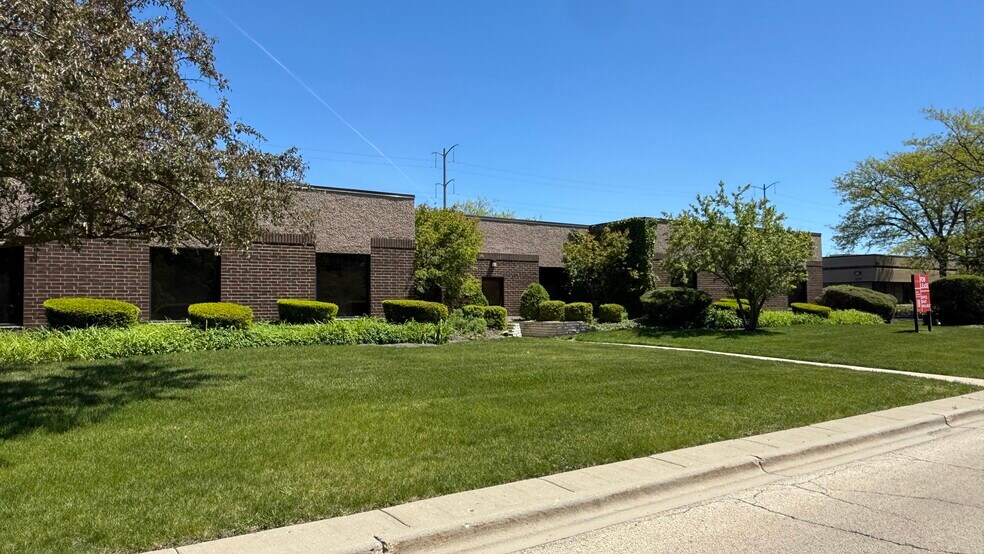 155 Revere Dr, Northbrook, IL à vendre - Photo de l’immeuble – Image 2 sur 9
