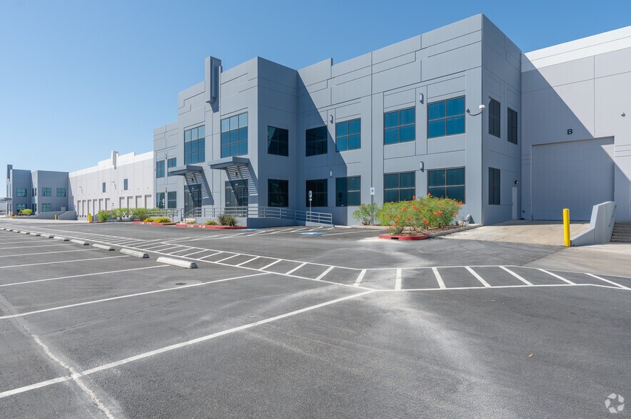 6025 Procyon St, Las Vegas, NV à louer - Photo de l’immeuble – Image 1 sur 12