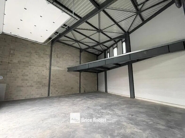 Local d’activités dans Pont-de-Chéruy à louer - Photo intérieure – Image 3 sur 6