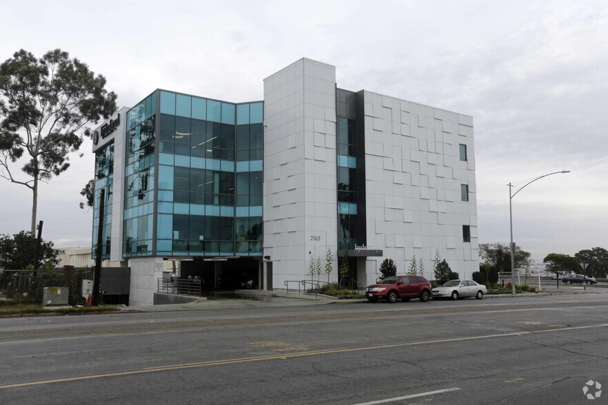 2165 E Spring St, Long Beach, CA à louer - Photo principale – Image 1 sur 22