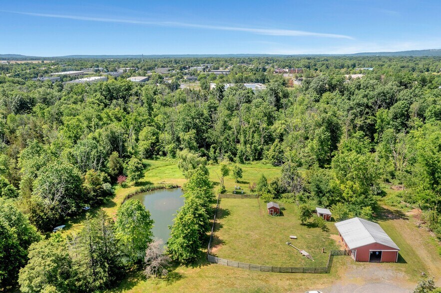 104 Steinmetz Rd, Hillsborough, NJ à vendre - Photo de l’immeuble – Image 3 sur 23