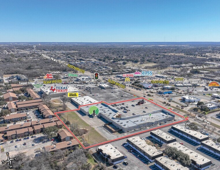 915-943 W Pioneer Pky, Arlington, TX à vendre - Photo de l’immeuble – Image 2 sur 9