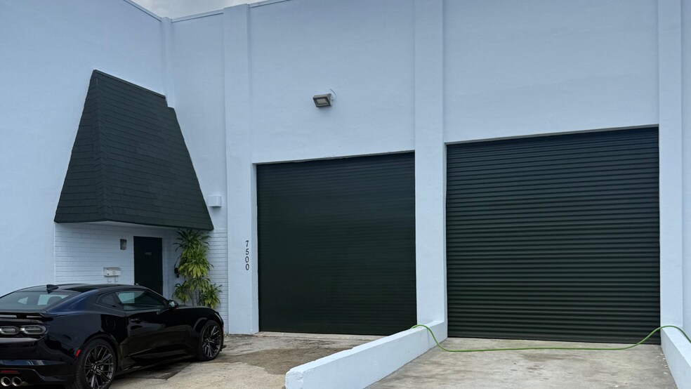 7460-7580 NW 82nd St, Medley, FL à louer - Photo de l’immeuble – Image 3 sur 24