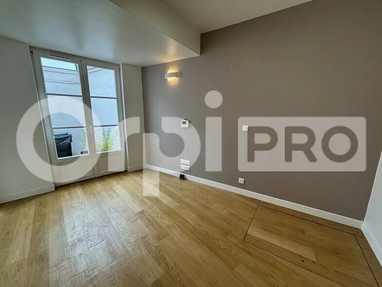 Bureau dans Compiègne à louer - Photo de l’immeuble – Image 3 sur 6