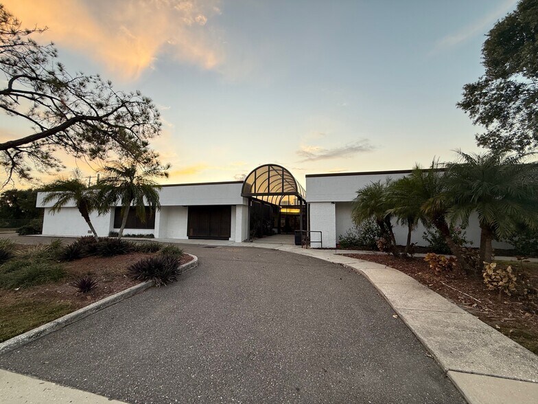 4555 S Manhattan Ave, Tampa, FL à louer - Photo de l’immeuble – Image 3 sur 19