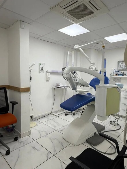 Local commercial dans Villemomble à louer - Photo intérieure – Image 1 sur 4