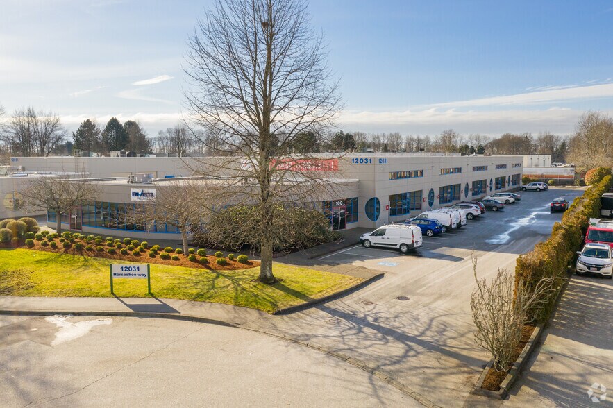 12031 Horseshoe Way, Richmond, BC à louer - Photo principale – Image 1 sur 6