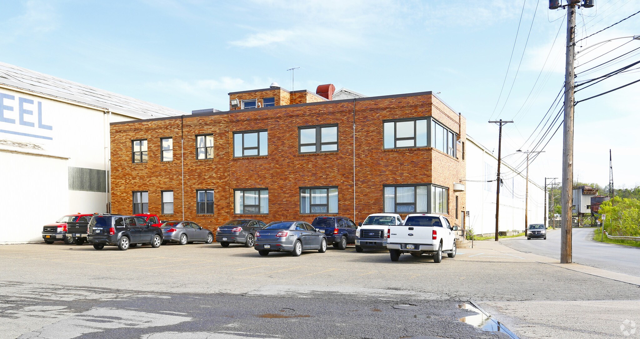 4 River Rd, McKees Rocks, PA à louer Photo principale– Image 1 sur 9