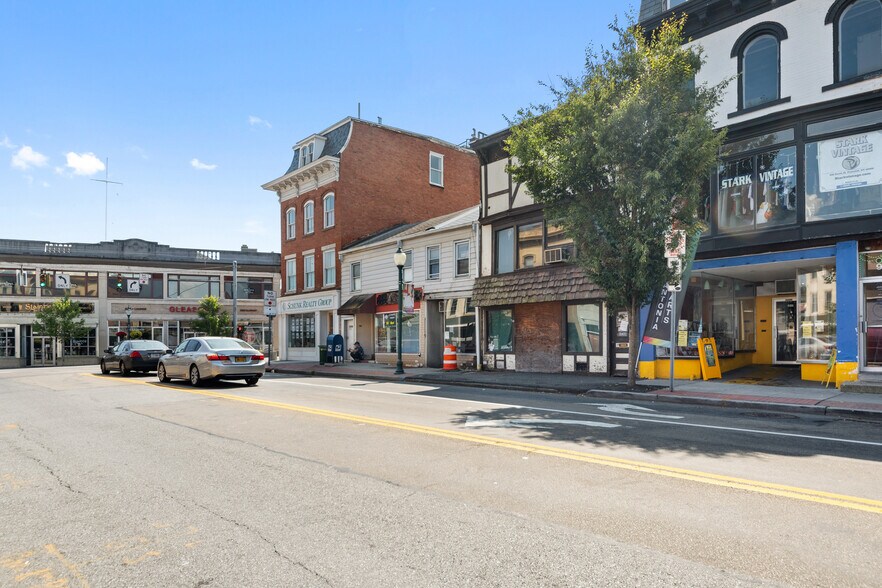 925 South St, Peekskill, NY à vendre - Photo de l’immeuble – Image 1 sur 31