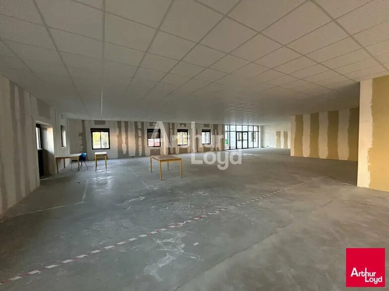 Bureau dans La Chaussée-Saint-Victor à louer - Photo intérieure – Image 3 sur 3