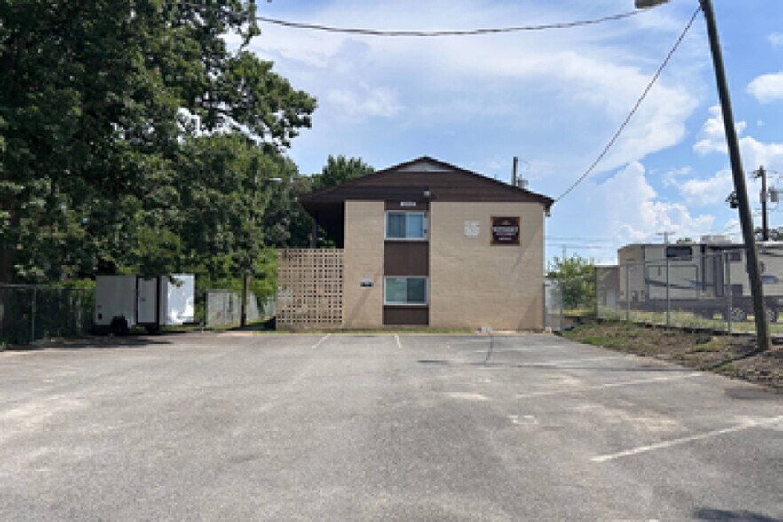 600 74th St, Newport News, VA à vendre - Photo de l’immeuble – Image 3 sur 9