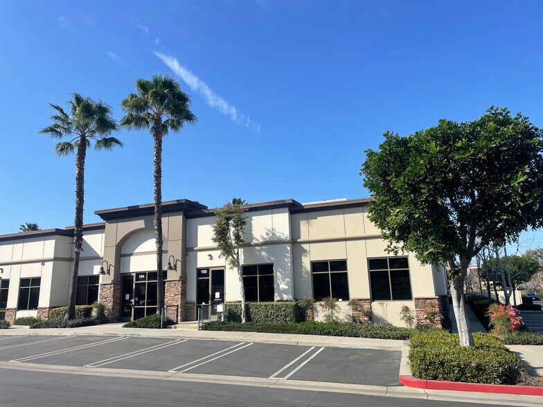 2071 Compton Ave, Corona, CA à louer - Photo de l’immeuble – Image 1 sur 3