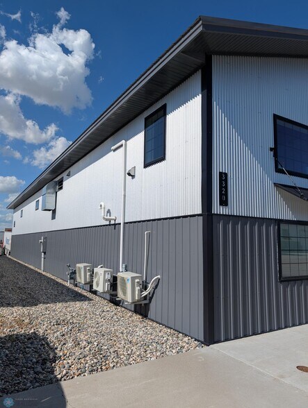 3320 39th St S, Fargo, ND à vendre - Photo de l’immeuble – Image 3 sur 13