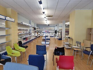 Plus de détails pour Local commercial à louer