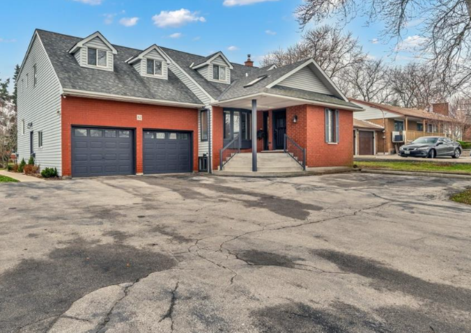 82 Rymal Rd E, Hamilton, ON à vendre - Photo principale – Image 1 sur 1