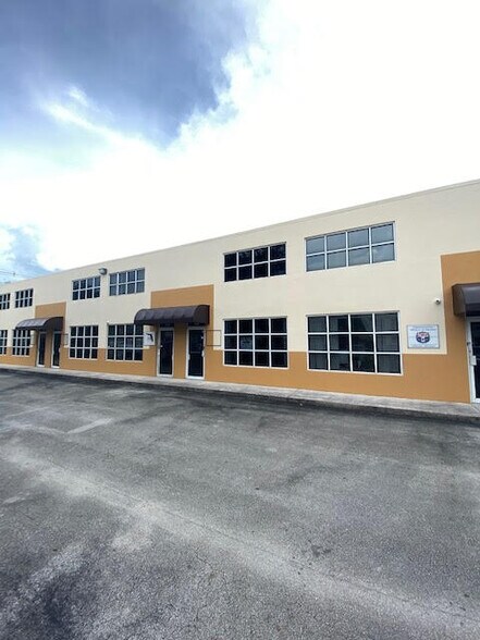 13000-13014 SW 133rd Ct, Miami, FL à louer - Photo de l’immeuble – Image 1 sur 5