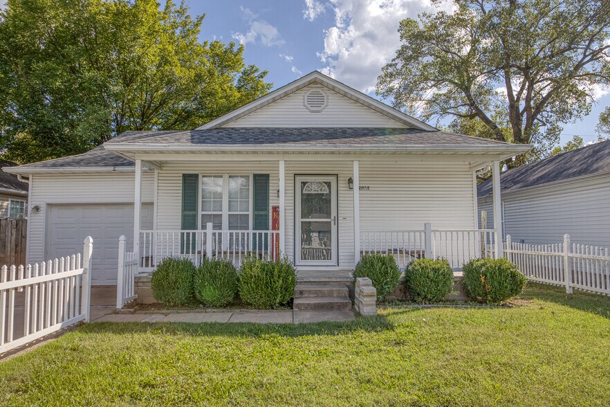 2014 W Perkins St, Joplin, MO à vendre - Photo principale – Image 1 sur 1