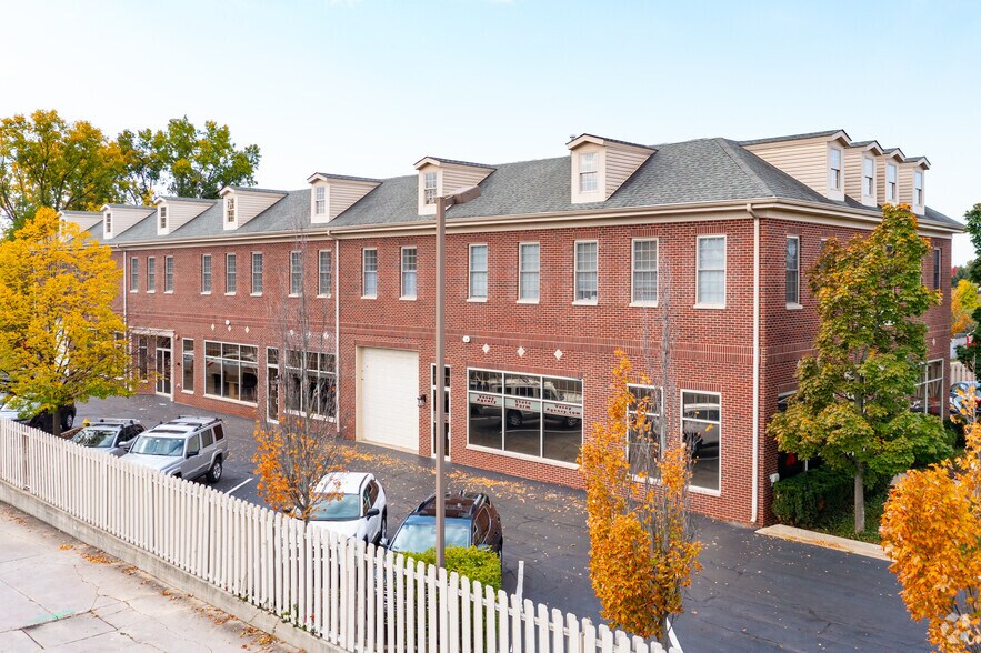 2111-2115 Chestnut Ave, Glenview, IL à vendre - Photo principale – Image 1 sur 57