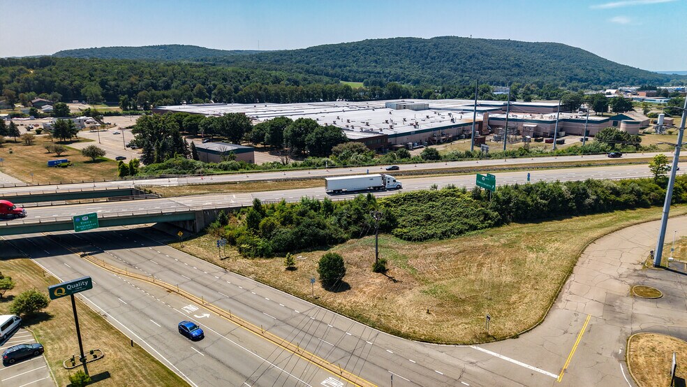 200 Westinghouse Cir, Horseheads, NY à vendre - Photo de l’immeuble – Image 3 sur 8