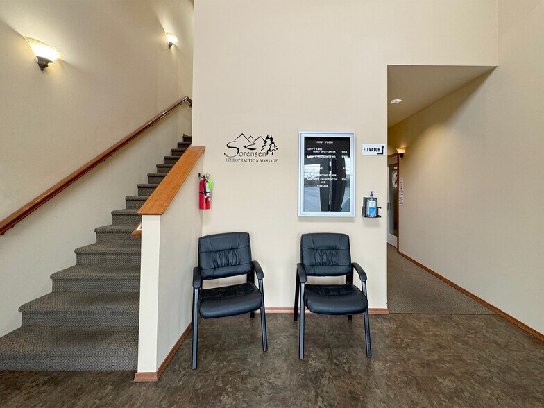 534 N 5th Ave, Sequim, WA à vendre - Photo intérieure – Image 3 sur 55