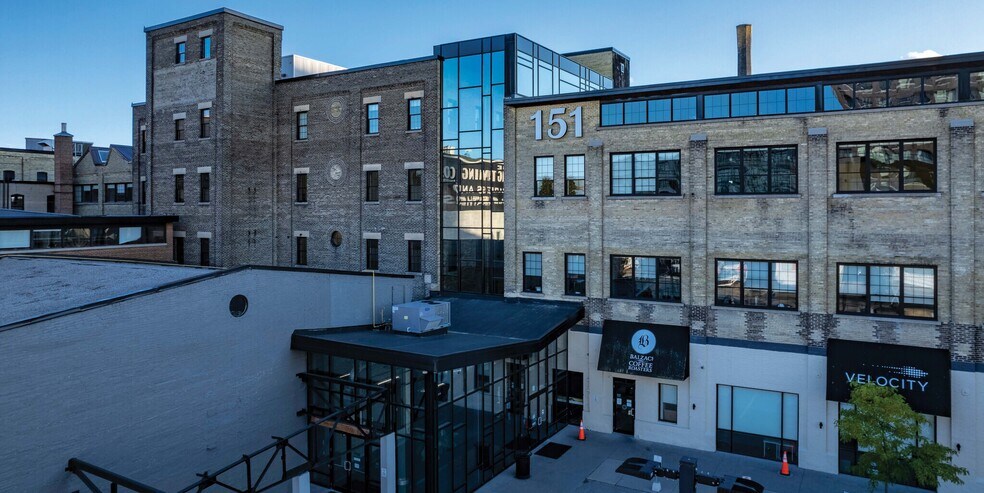 121-151 Charles St W, Kitchener, ON à louer - Photo de l’immeuble – Image 3 sur 13