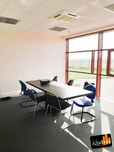 Bureau dans Vernouillet à louer - Photo de l’immeuble – Image 2 sur 4