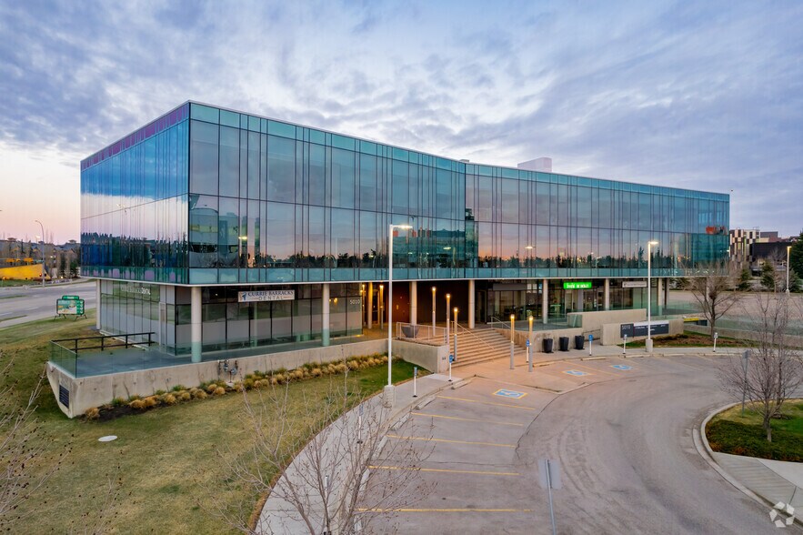 4954 Richard Rd SW, Calgary, AB à louer - Photo de l’immeuble – Image 1 sur 10