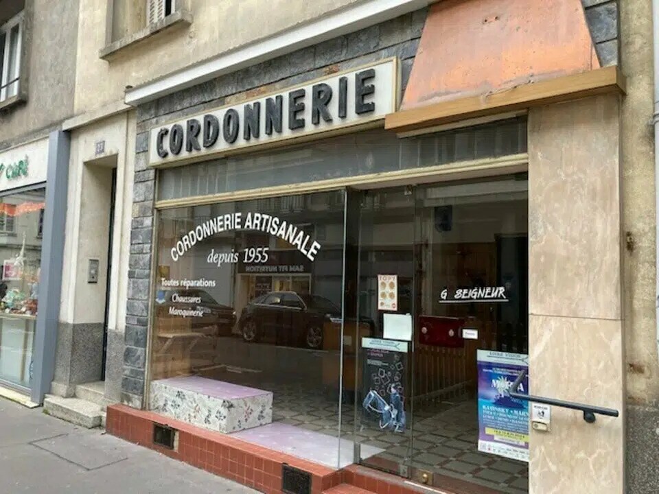 Local commercial dans Tours à louer Photo de l’immeuble– Image 1 sur 3