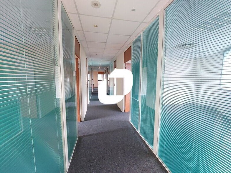 6 Rue Jean Pierre Timbaud, Montigny-le-Bretonneux à louer - Photo de l’immeuble – Image 3 sur 18