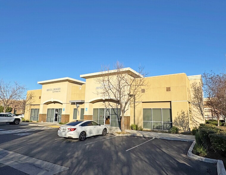 2101 Herndon Ave, Clovis, CA à louer - Photo de l’immeuble – Image 1 sur 14