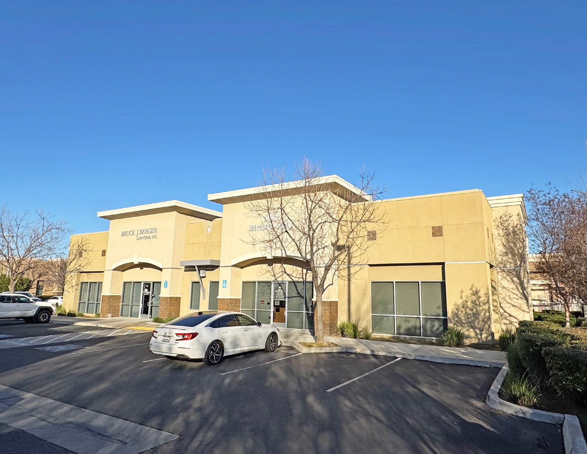 2101 Herndon Ave, Clovis, CA à louer Photo principale– Image 1 sur 15