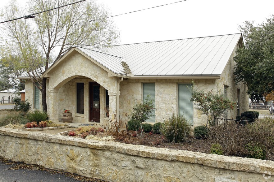 10004 Johns Rd, Boerne, TX à louer - Photo de l’immeuble – Image 2 sur 7