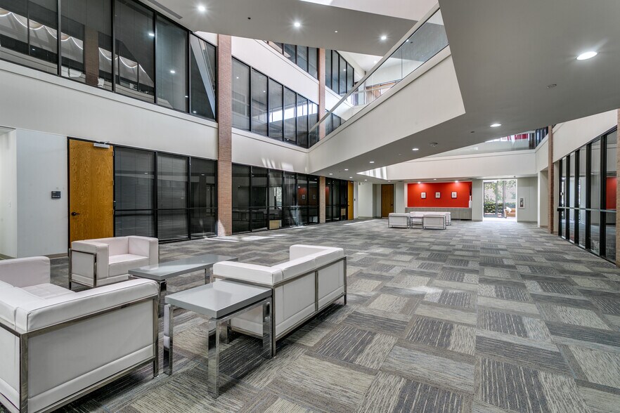 1400 Corporate Dr, Irving, TX à louer - Photo de l’immeuble – Image 3 sur 9