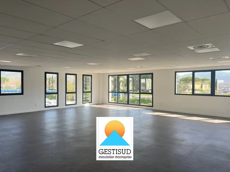 Bureau dans Aubagne à louer - Photo intérieure – Image 1 sur 3