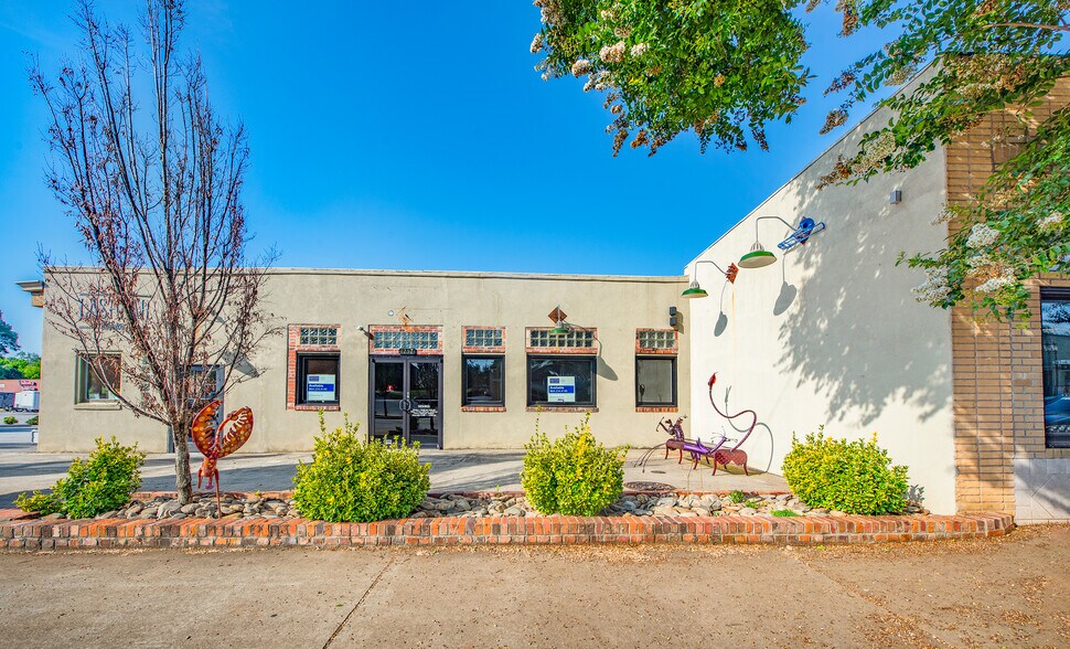 1233 & 1237 Pendleton St, Greenville, SC à louer - Photo de l’immeuble – Image 1 sur 21