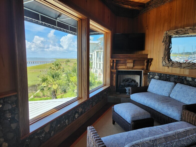 202 Marina Dr, Saint Simons Island, GA à louer - Photo de l’immeuble – Image 3 sur 13