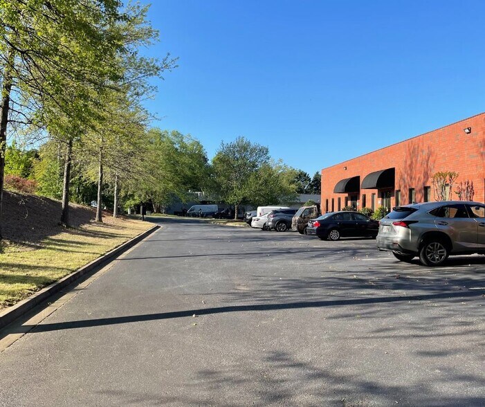 1015 Nine North Dr, Alpharetta, GA à louer - Photo de l’immeuble – Image 3 sur 18