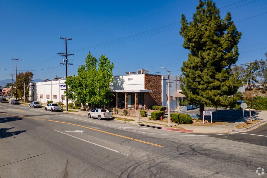 7800 Haskell Ave, Van Nuys, CA à louer - Photo principale – Image 1 sur 62