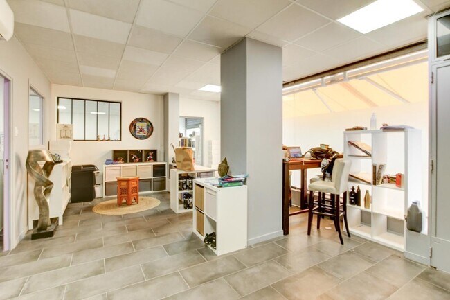 Plus de détails pour Bureau à vendre