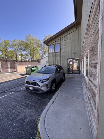 9075 S Riverside Dr, Sandy, UT à vendre - Photo de l’immeuble – Image 3 sur 18