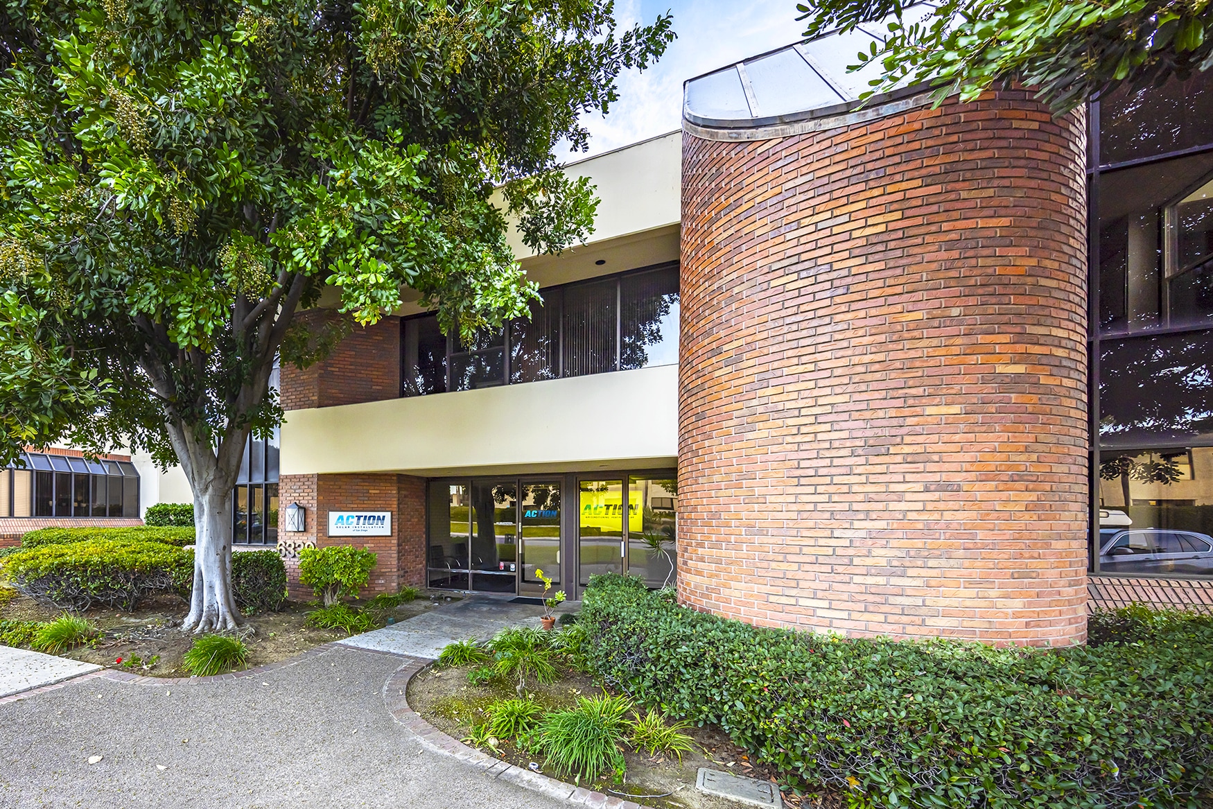 6339 Nancy Ridge Dr, San Diego, CA à louer Photo principale– Image 1 sur 9