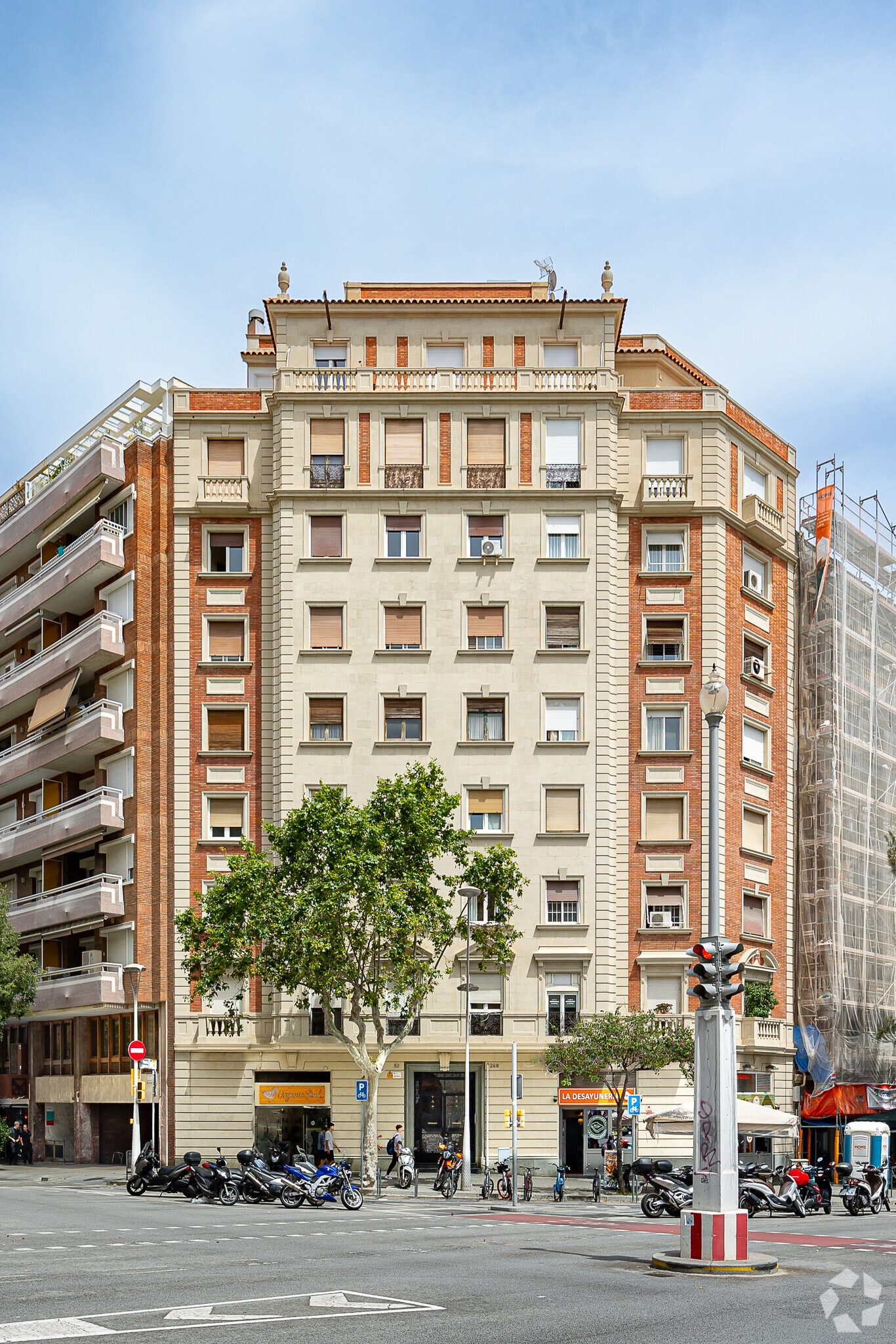 Local commercial dans Barcelone, Barcelona à louer Photo principale– Image 1 sur 2