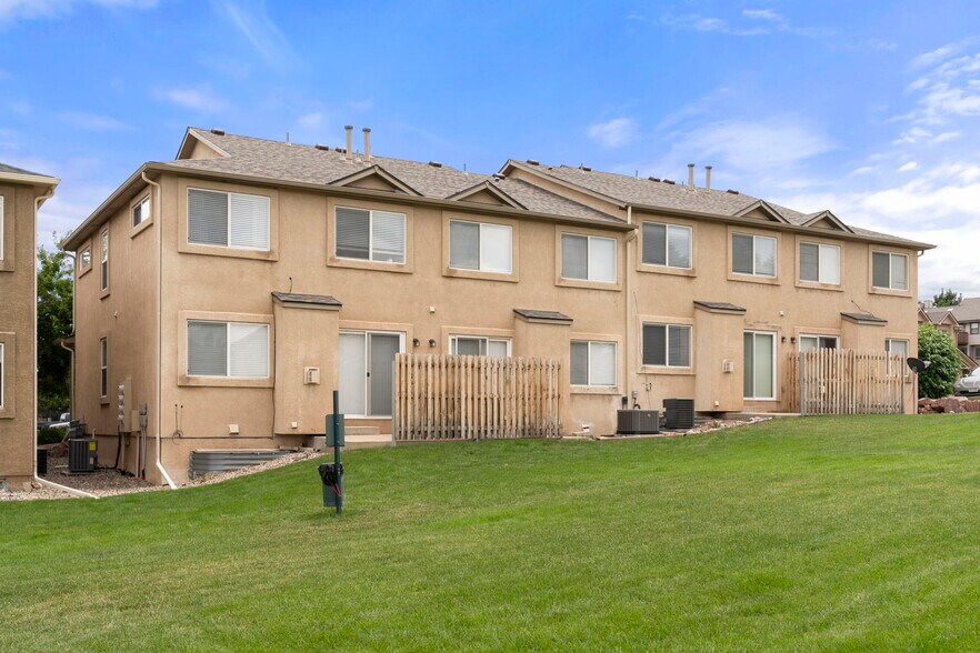 5943 University Village Vw, Colorado Springs, CO à vendre - Photo de l’immeuble – Image 3 sur 28