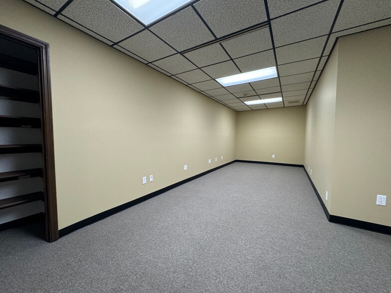 8396 Mississippi St, Merrillville, IN à louer - Photo intérieure – Image 2 sur 20